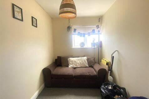 BEDROOM 2.jpeg