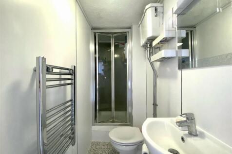 BATHROOM.jpeg