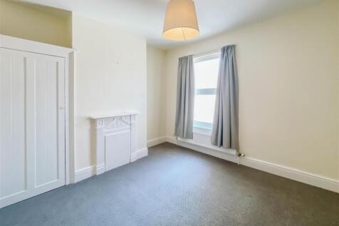 BEDROOM 11.jpg