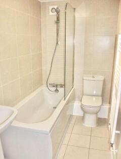 MAIN BATHROOM.jpg