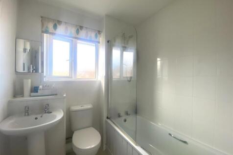 BATHROOOM 2.jpeg