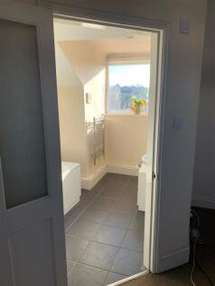 MAIN BATHROOM.jpg