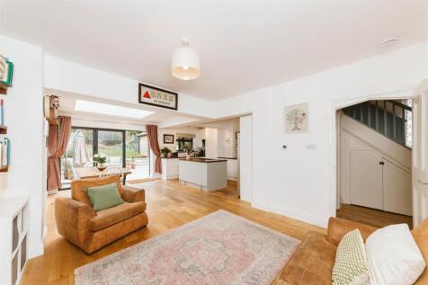 Open-plan kitchen/diner