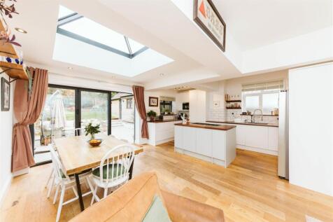 Open-plan kitchen/diner