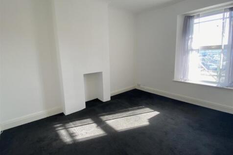 LIVING ROOM.jpg
