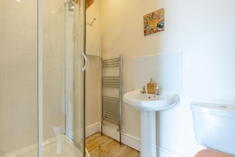 bathroom downstairs.jpeg