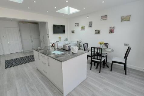 4th Photo of Kitchen