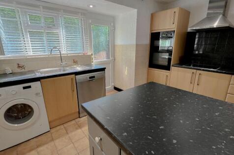 4th Photo of Kitchen