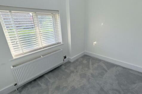 2nd Photo of Bed 3