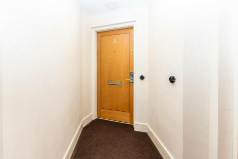 3-111 Ropewalk 00...