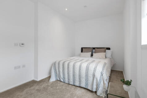 Bedroom 1 (3)