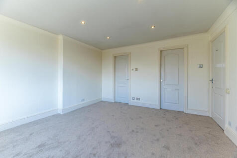 4 Hardwick Grove ...