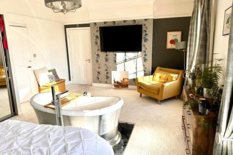 Master bedroom 3 ...