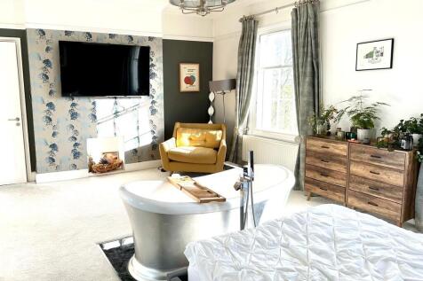Master bedrom 1 -...