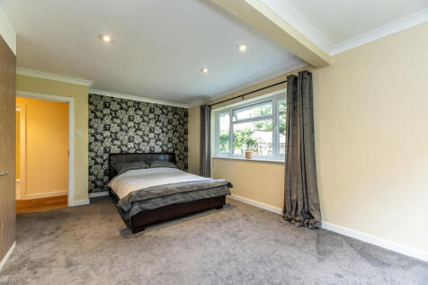 1 Yew Close 054