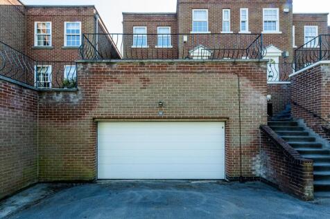 31 Tattershall Dr...