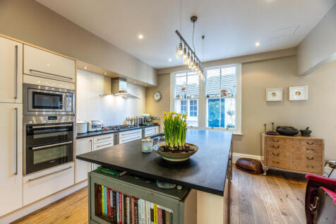 34 Warwick Road 0...