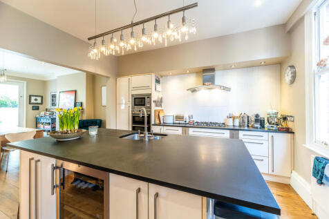 34 Warwick Road 0...