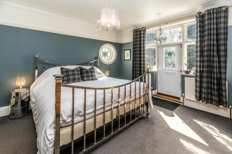 34 Warwick Road 0...