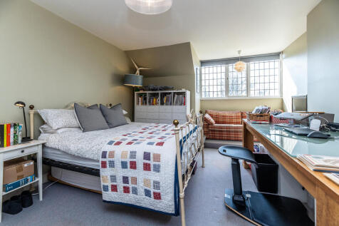 34 Warwick Road 0...