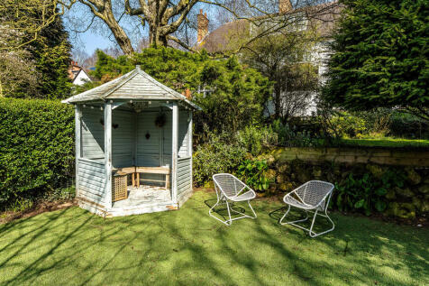 34 Warwick Road 0...