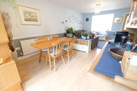 SITTING/DINING ROOM