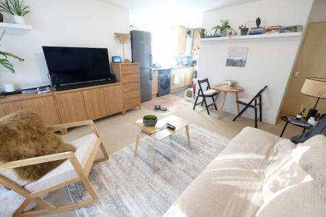 SITTING/DINING ROOM