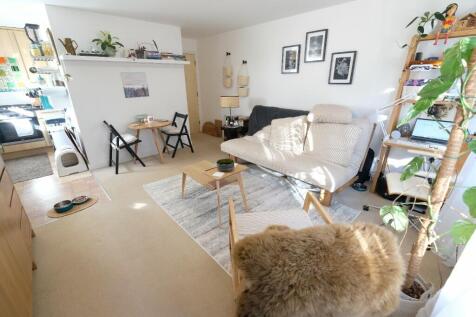 SITTING/DINING ROOM