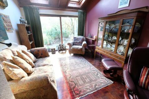 SITTING/DINING ROOM