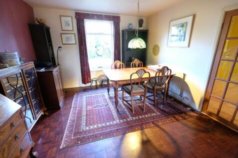 SITTING/DINING ROOM