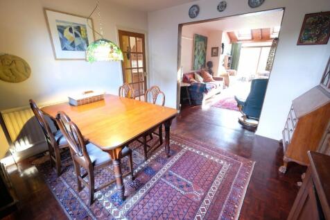 SITTING/DINING ROOM