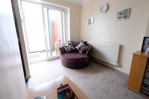 SITTING/DINING ROOM