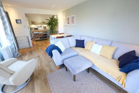 SITTING/DINING ROOM