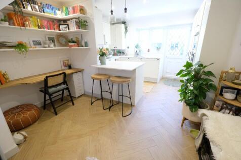 STUDY/DINING AREA