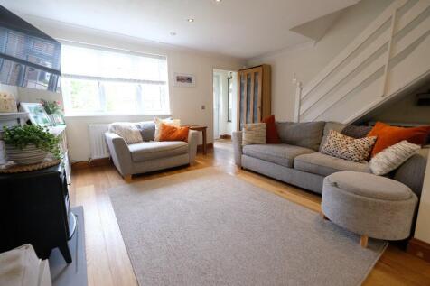 SITTING/DINING ROOM