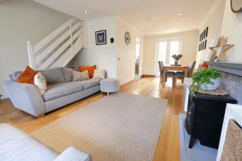 SITTING/DINING ROOM