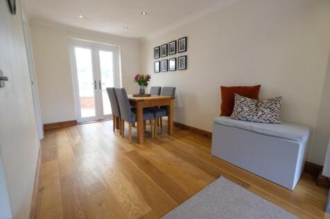 SITTING/DINING ROOM