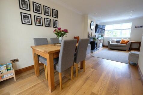 SITTING/DINING ROOM