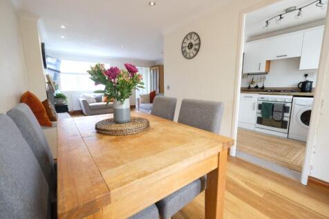 SITTING/DINING ROOM