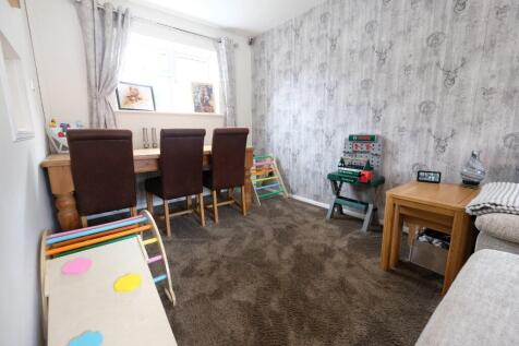 SITTING/DINING ROOM