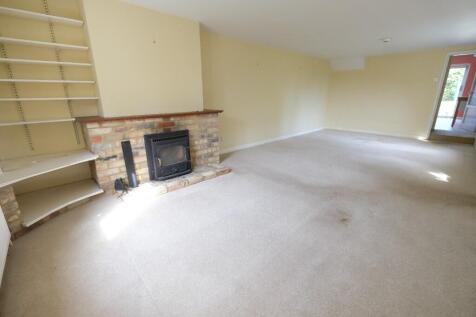 SITTING/DINING ROOM