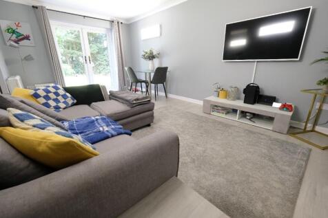 SITTING/DINING ROOM
