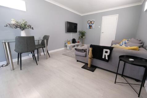SITTING/DINING ROOM