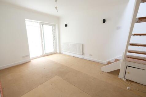 SITTING/DINING ROOM