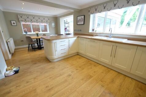 OPEN PLAN ROOM