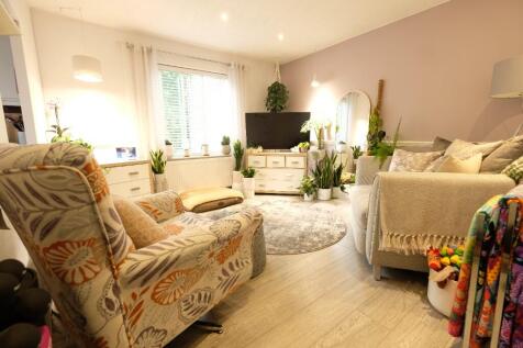 SITTING/DINING ROOM