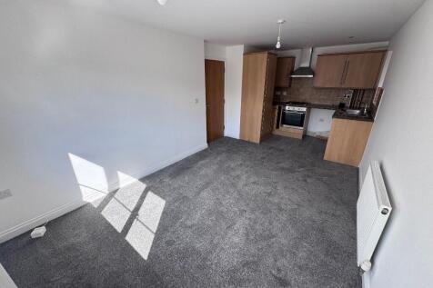 SITTING/DINING ROOM