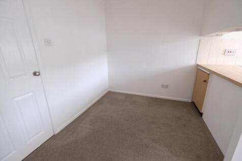 SITTING/DINING ROOM