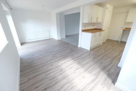 DINING/FAMILY ROOM