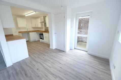 DINING/FAMILY ROOM